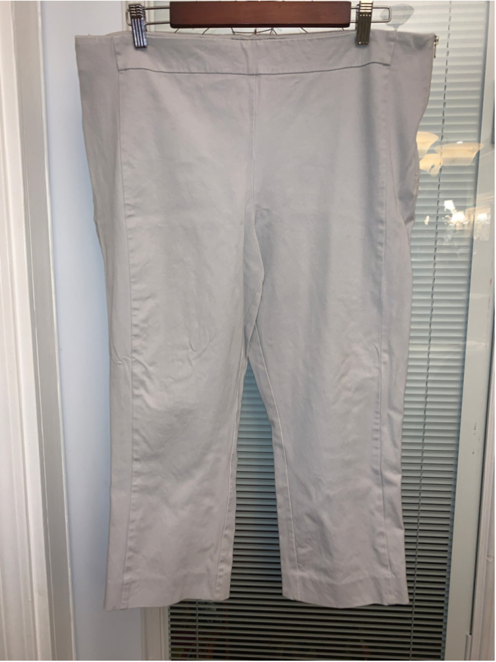 Women's Le Château grey capri Trousers Size 14